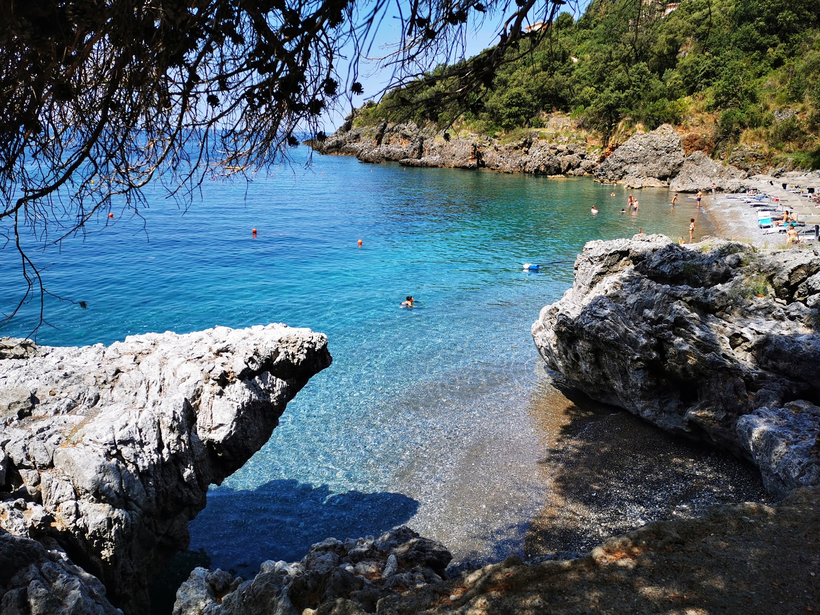 Fotografija Spiaggia Portacquafridda z sivi fini kamenček površino