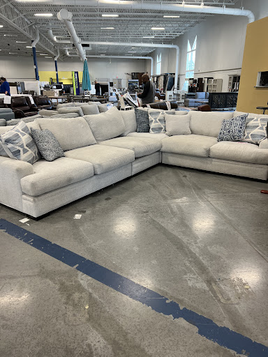 Outlet Store «Rooms To Go Outlet Furniture Store - Pearl River», reviews and photos, 63295 Old Military Rd, Pearl River, LA 70452, USA