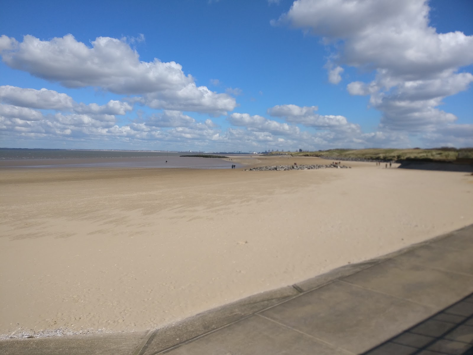 Leasowe Plajı'in fotoğrafı çok temiz temizlik seviyesi ile