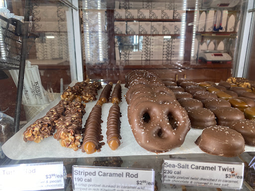 Ice Cream Shop «Kilwins Chocolates and Ice cream», reviews and photos, 262 Thames St, Newport, RI 02840, USA