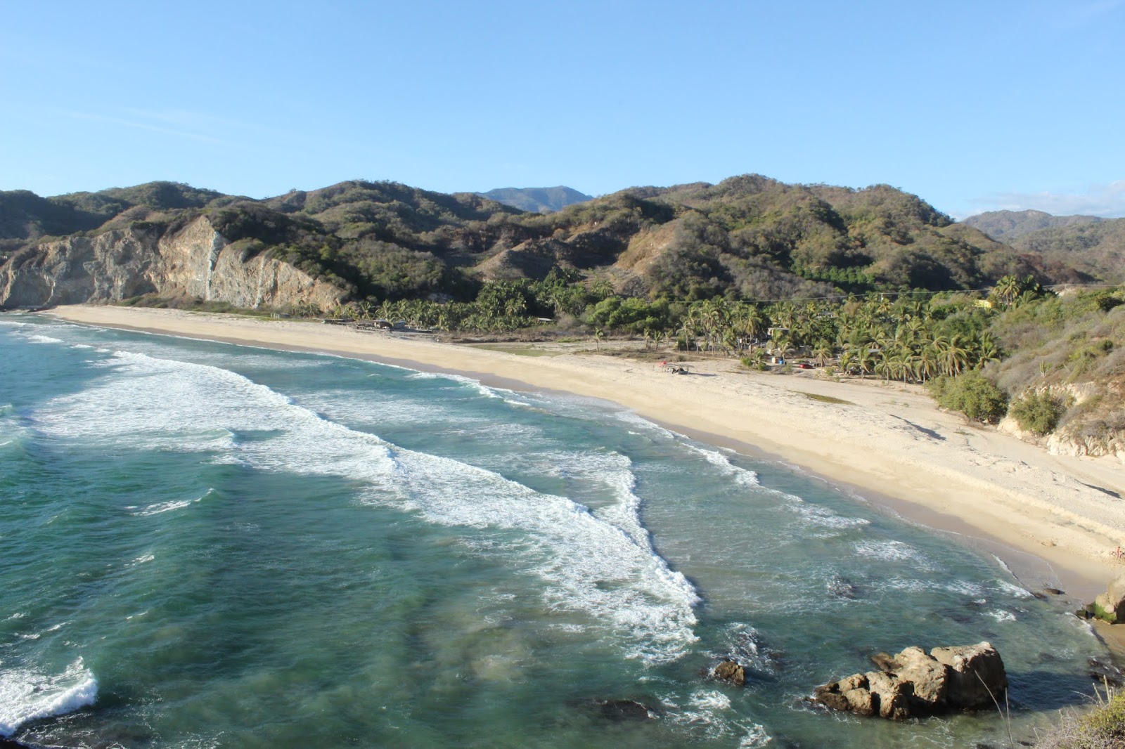 Foto de Playa Arenas Blancas con agua cristalina superficie