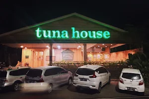 tuna house Paniki image