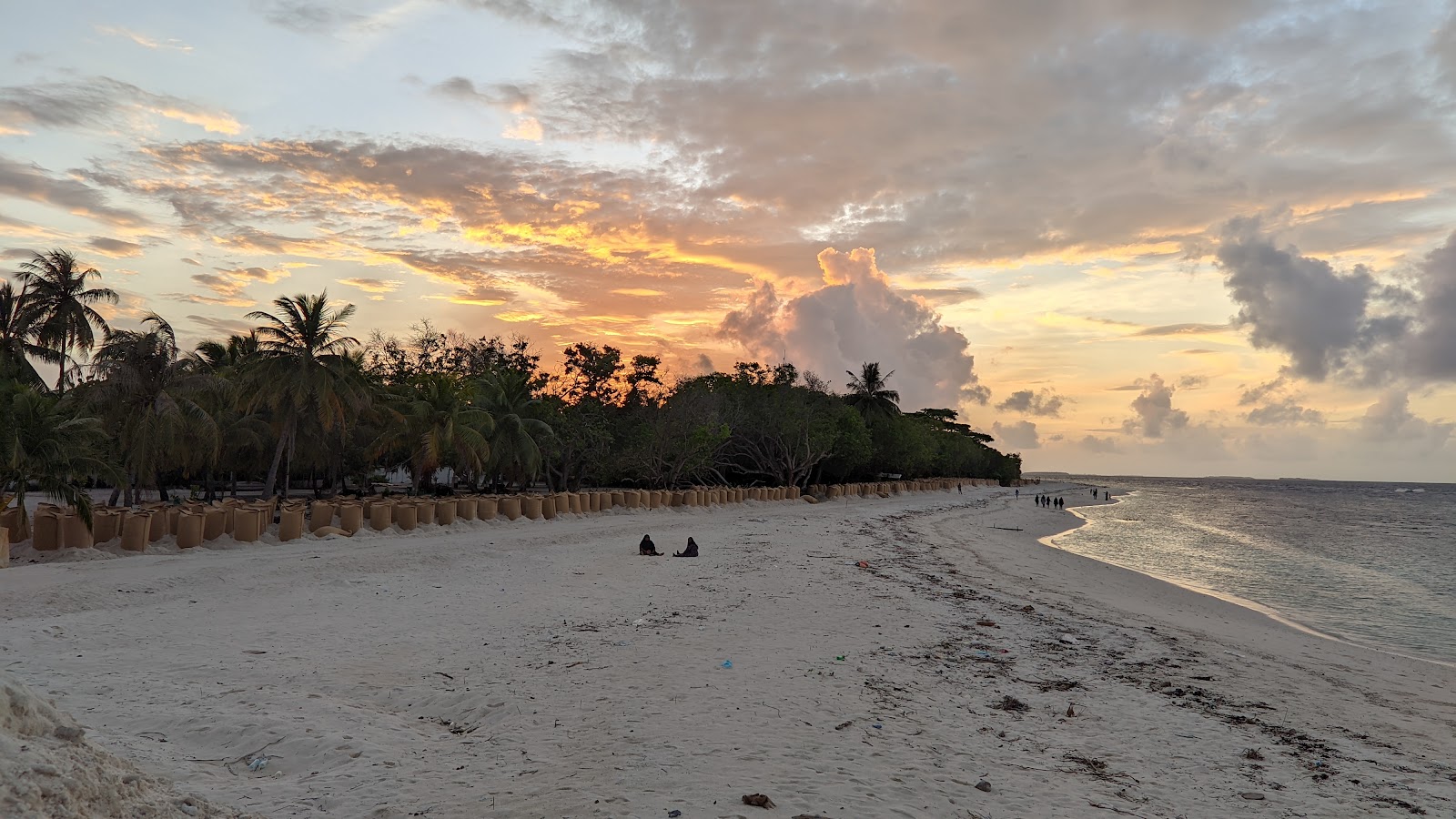 Photo of Fainu Island Beach with very clean level of cleanliness