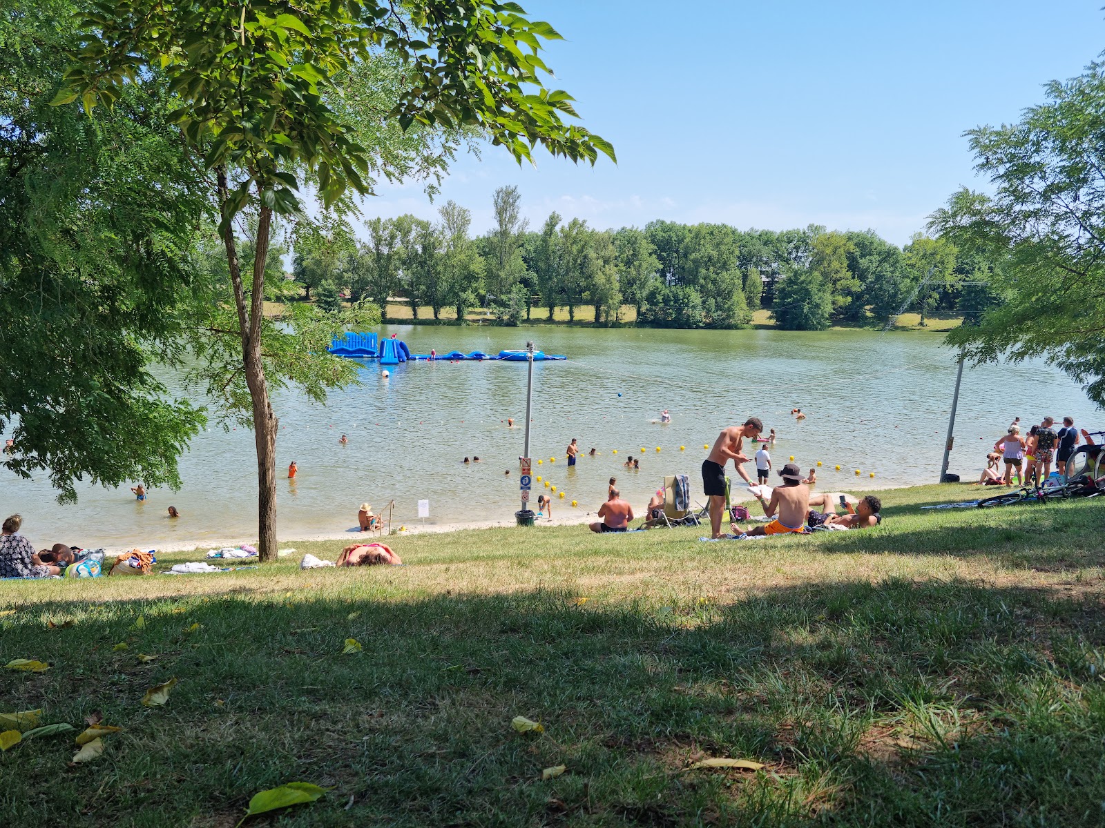 Plage Damazan'in fotoğrafı düz bir kıyı şeridi ile birlikte