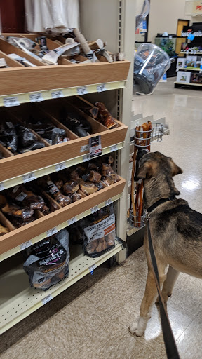 Pet Supply Store «PetSmart», reviews and photos, 350 Fifth St, Oswego, IL 60543, USA