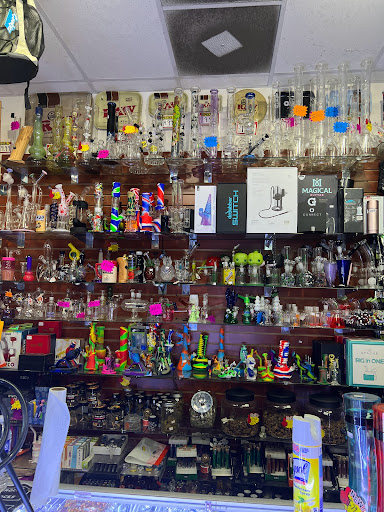 Vaporizer Store «Tobacco King & Vape King», reviews and photos, 1609 S Glebe Rd, Arlington, VA 22204, USA