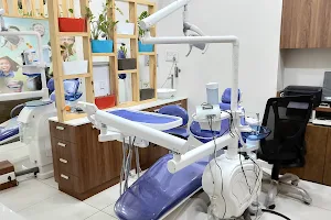 Wisdom Dentistry image