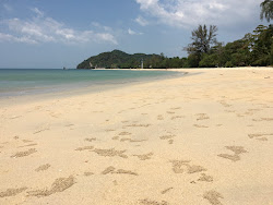 Loh Parade Beach'in fotoğrafı uçurumlarla desteklenmiş