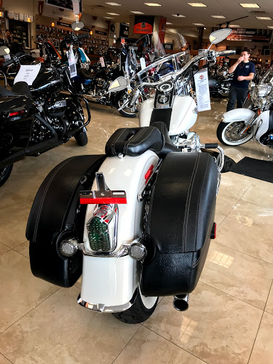 Harley-Davidson Dealer «Miracle Mile Harley-Davidson», reviews and photos, 215 Northern Blvd, Great Neck, NY 11021, USA