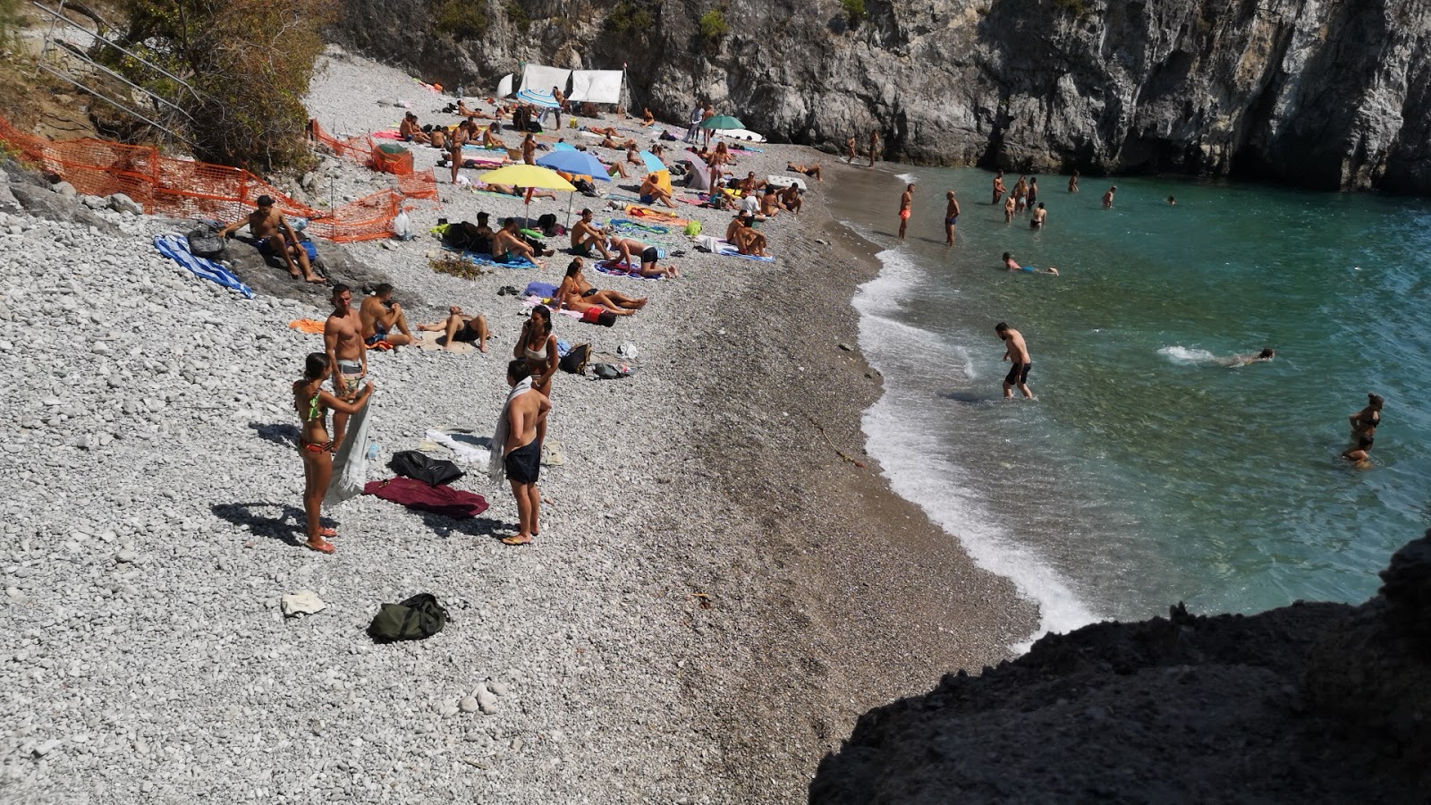 Spiaggia di Sovrano'in fotoğrafı kısmen temiz temizlik seviyesi ile