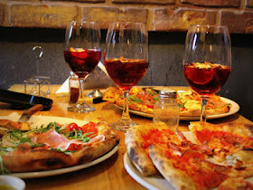 Vesuvio Pizzeria & Cafe