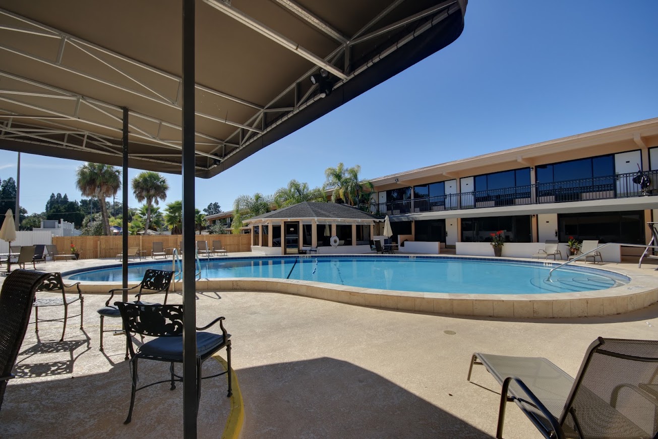 Luxury Rehab Florida- WhiteSands Tampa Location with Pool