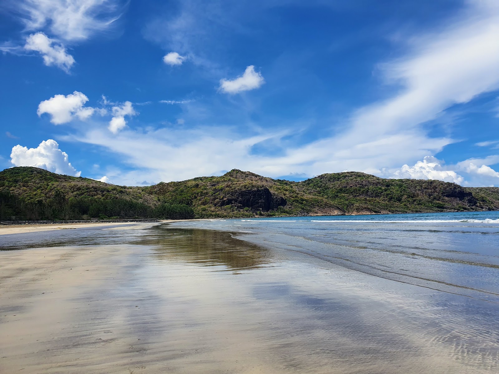 Photo de Dong Beach avec rivage droit, long