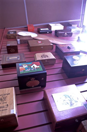 Tobacco Shop «Around The World Tobacco», reviews and photos, 1044 W Belmont Ave, Chicago, IL 60657, USA