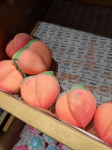 Cosmetics Store «Lush Cosmetics», reviews and photos, 104 Walden Galleria, Buffalo, NY 14225, USA