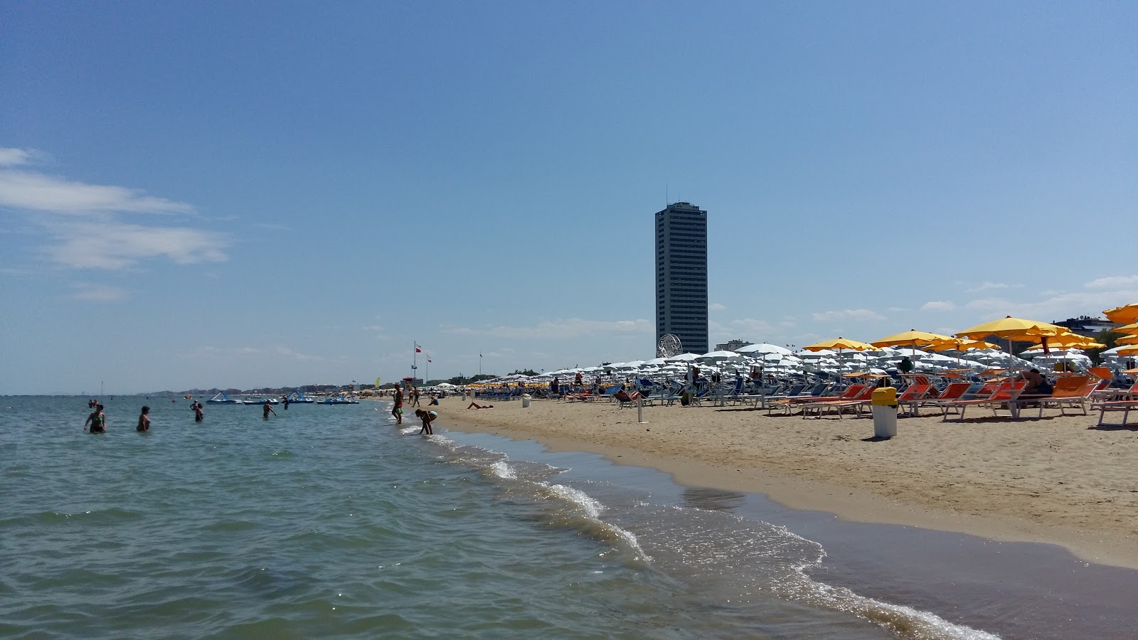 Photo de Plage de Libera Cesenatico avec plage spacieuse