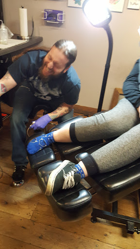 Tattoo Shop «Envy Ink Tattoo & Piercing», reviews and photos, 862 2nd Ave, Gallipolis, OH 45631, USA