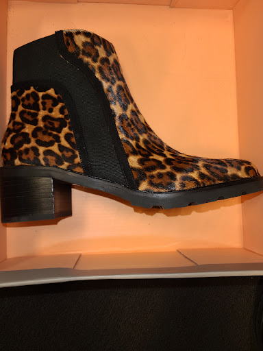 Shoe Store «DSW Designer Shoe Warehouse», reviews and photos, 940 Plaza Blvd, Lancaster, PA 17601, USA