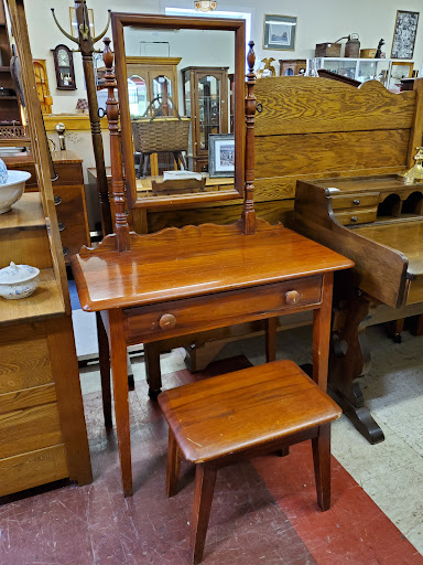 Furniture Store «Antiques To Present», reviews and photos, 1071 PA-100, Bechtelsville, PA 19505, USA