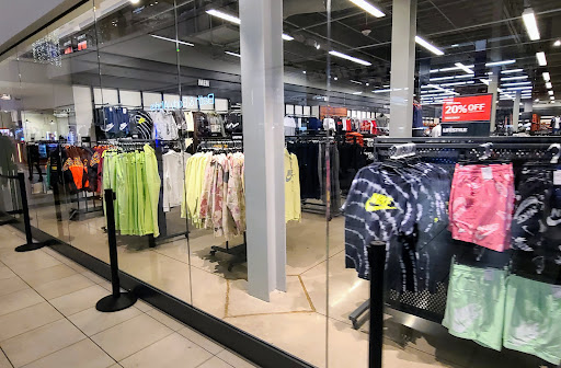 Clothing Store «Nike Factory Store», reviews and photos, 5220 Fashion Outlets Way #1125, Rosemont, IL 60018, USA
