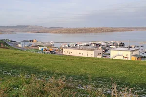 Gebührenpflichtiger Parkplatz am Geiseltalsee in Braunsbedra OT Neumark image