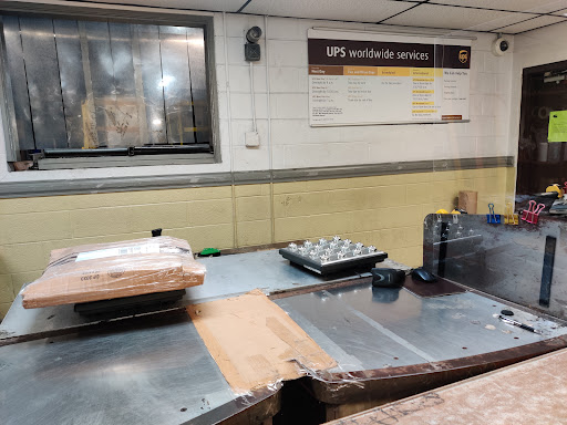 Logistics Service «UPS Customer Center», reviews and photos, 3101 N 29th Ave, Hollywood, FL 33020, USA