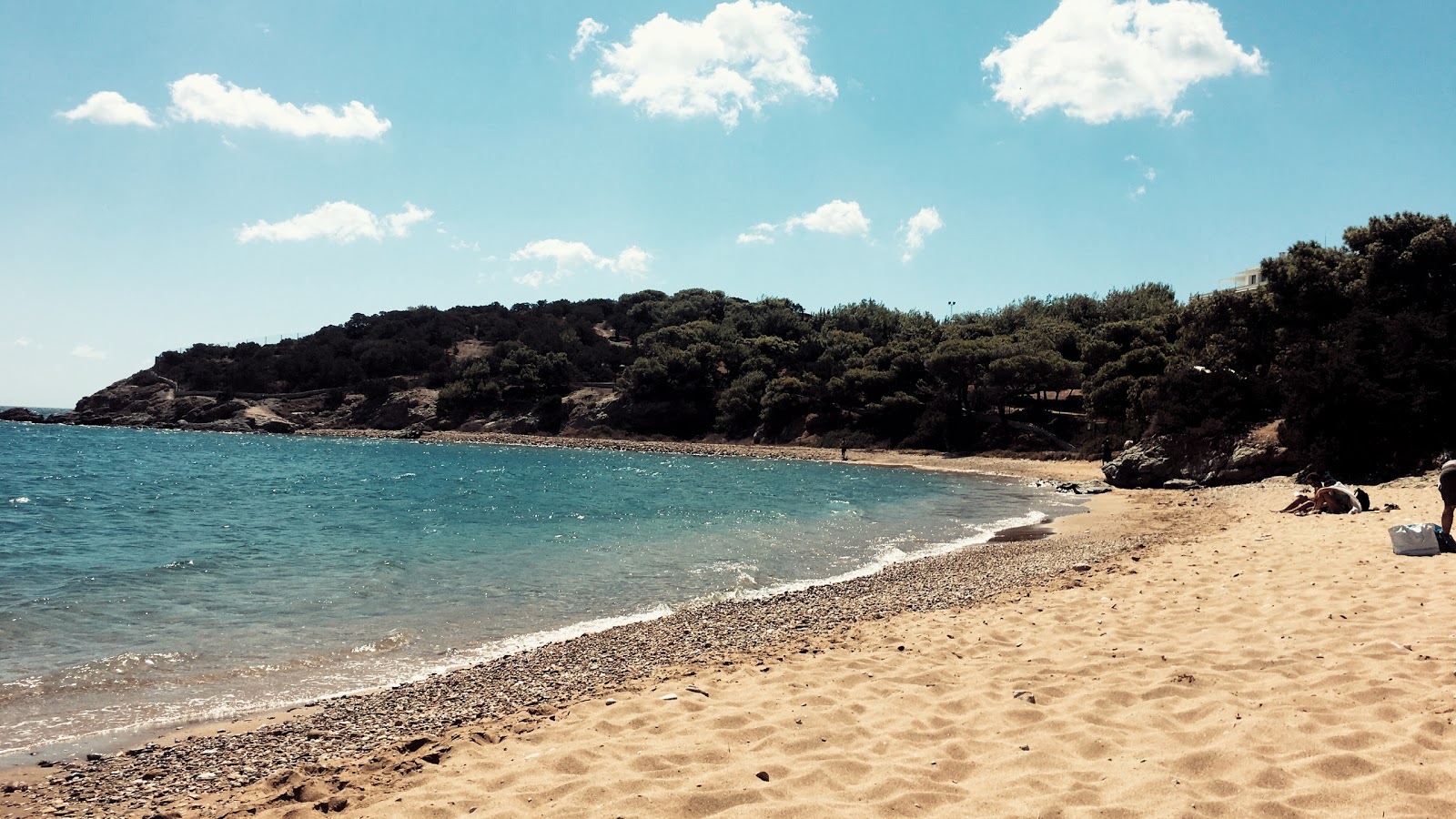Foto von Legrena Beach II mit beiger sand Oberfläche