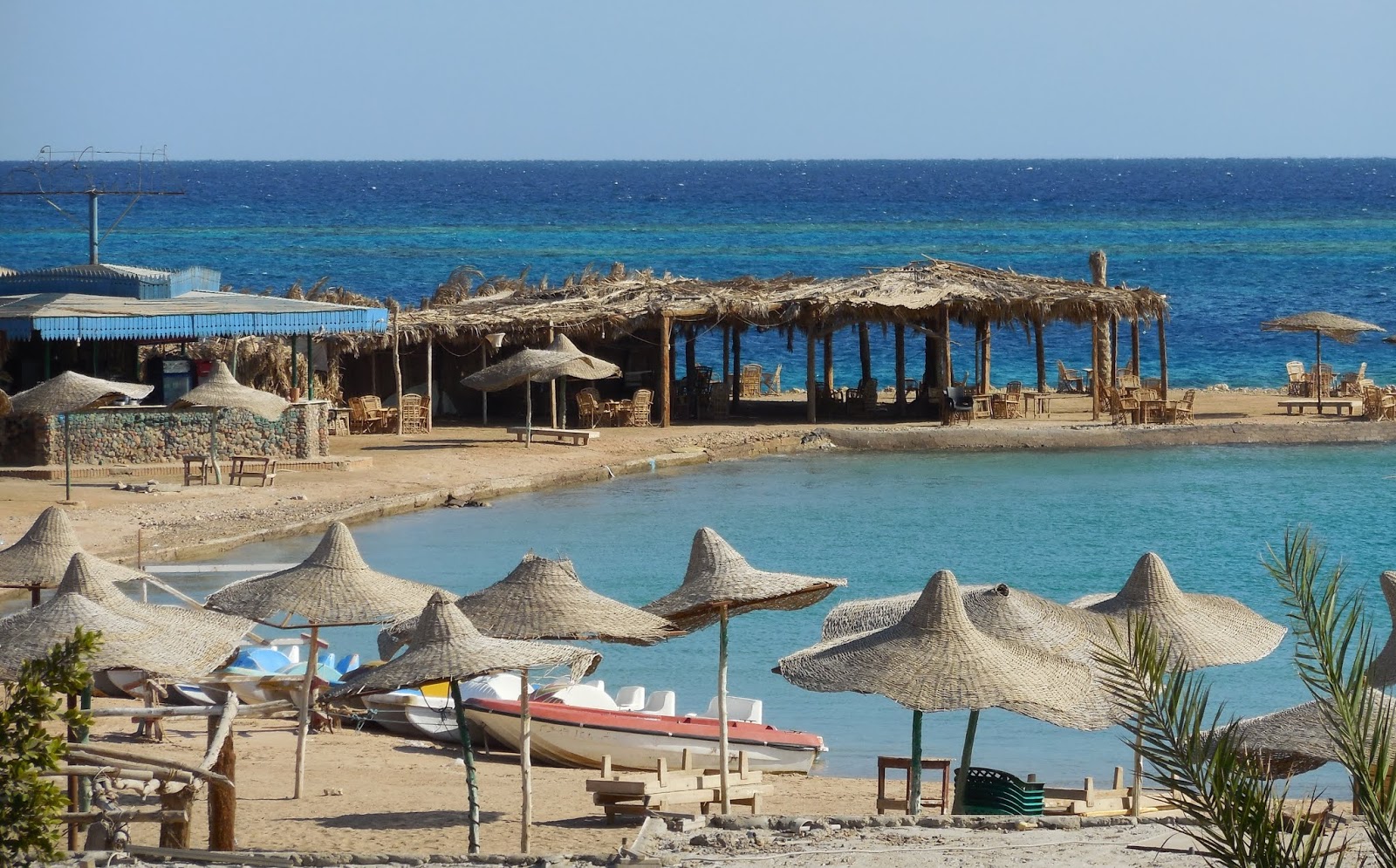 Φωτογραφία του Sundayes Beach με μπεζ άμμος επιφάνεια
