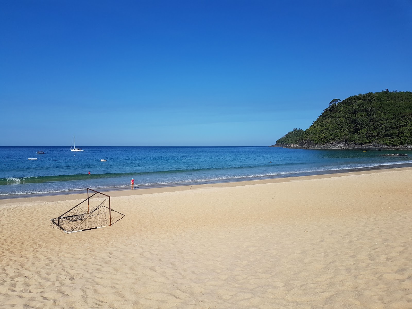 Foto de Pantai Kampung Juara con arena brillante superficie