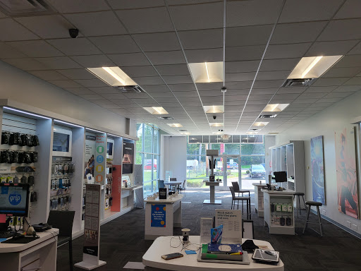 Cell Phone Store «GoWireless Verizon Authorized Retailer», reviews and photos, 6343 Wilson Mills Rd, Highland Heights, OH 44143, USA
