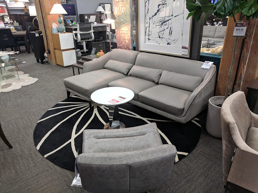 Furniture Rental Service «CORT Furniture Rental & Clearance Center», reviews and photos, 540 N Lake Shore Dr, Chicago, IL 60611, USA