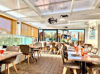 Atmosphère du Restaurant de fruits de mer LES VIVIERS - Restaurant à Rivedoux-Plage - n°1