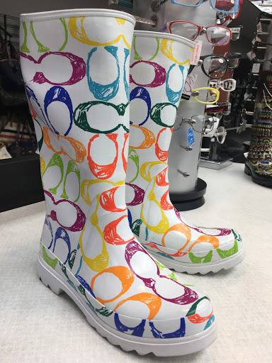 Used Clothing Store «Clothes Mentor», reviews and photos, 306 Oyster Point Rd, Newport News, VA 23602, USA