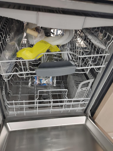 Appliance Store «Famous Tate Appliance & Bedding Centers», reviews and photos, 3790 Tampa Rd, Oldsmar, FL 34677, USA