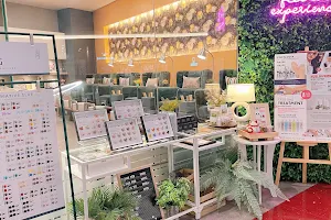 YOUNG Waxing & Nails (HQ) - Midvalley JB (Level 4 Outlet) image