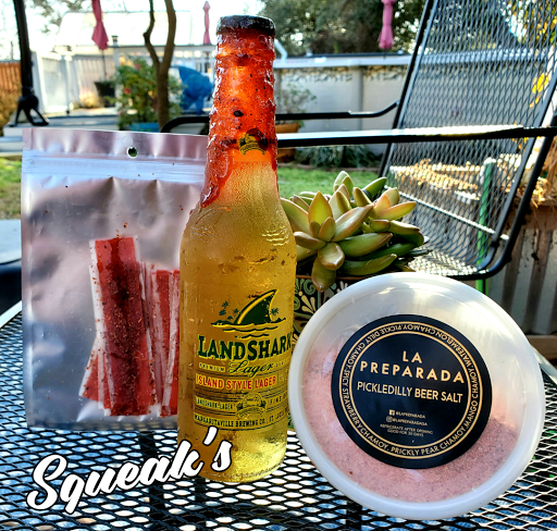 Convenience Store «Squeaks», reviews and photos, 1109 F St, Floresville, TX 78114, USA