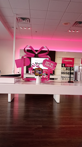 Cell Phone Store «T-Mobile», reviews and photos, 20 Stockwell Dr, Avon, MA 02322, USA