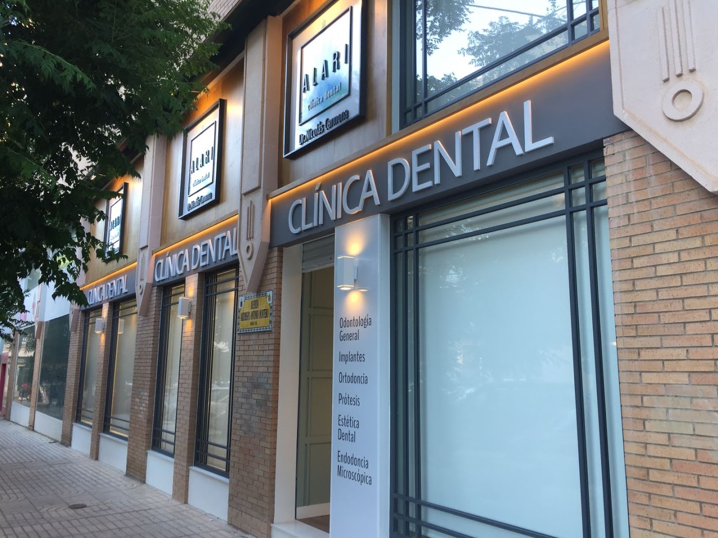 Clínica Dental Alari, Dr. Nicolás Carmona