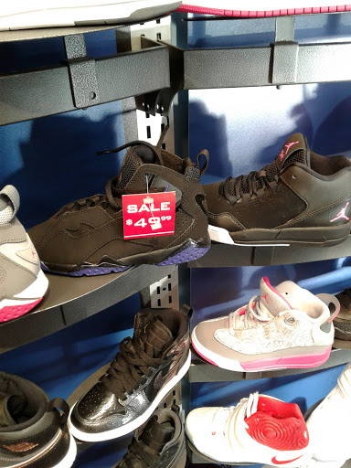 Shopping Mall «New Landing Mall», reviews and photos, Troost Ave & E Meyer Blvd, Kansas City, MO 64131, USA