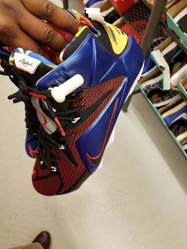 Clothing Store «Nike Clearance Store», reviews and photos, 4099 S Plaza Dr, Memphis, TN 38116, USA