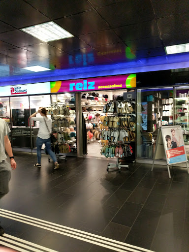 Geschäfte, um Material für Kopfbedeckungen zu kaufen Zürich