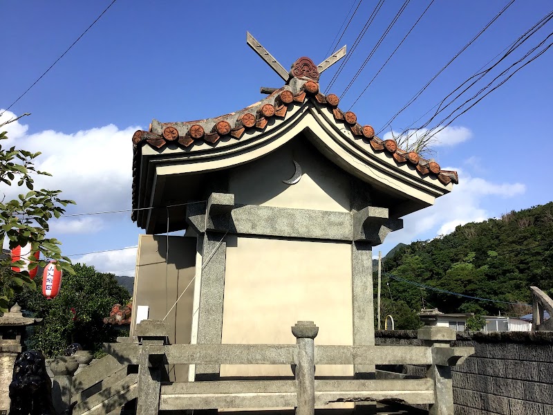 山入端神社
