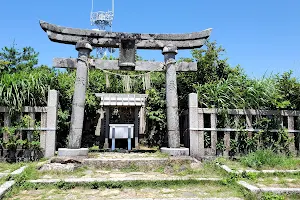 彌彦神社 御神廟 image