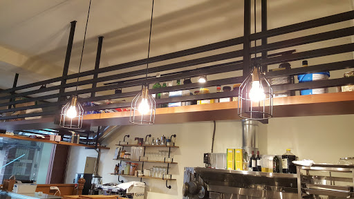 波市多拿坡里披薩