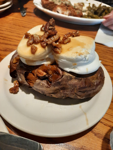 American Restaurant «Cracker Barrel Old Country Store», reviews and photos, 475 Rivers Edge Dr, Milford, OH 45150, USA