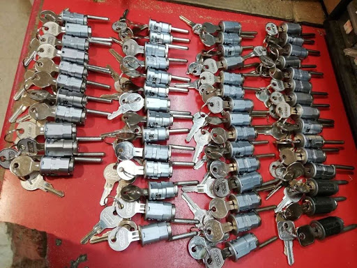 Locksmith «Safehouse Locksmith & Hardware», reviews and photos, 18811 Union Tpke, Flushing, NY 11366, USA