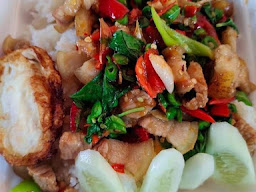 ร้านอาหารตามสั่งผู้ชายขายกับข้าว