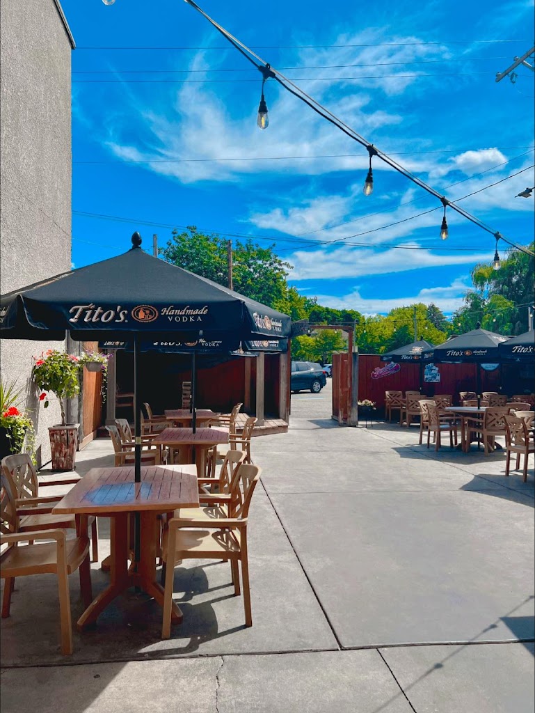 Wild Badger Sports Saloon 54017