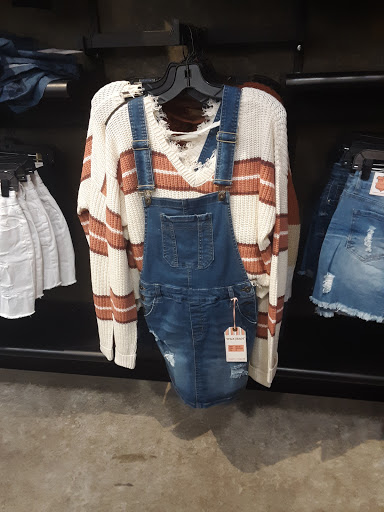 Clothing Store «rue21», reviews and photos, 388 Northtown Dr, Blaine, MN 55434, USA
