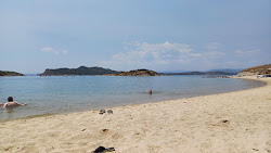 Photo de Gaidouronisi Beach entouré de montagnes